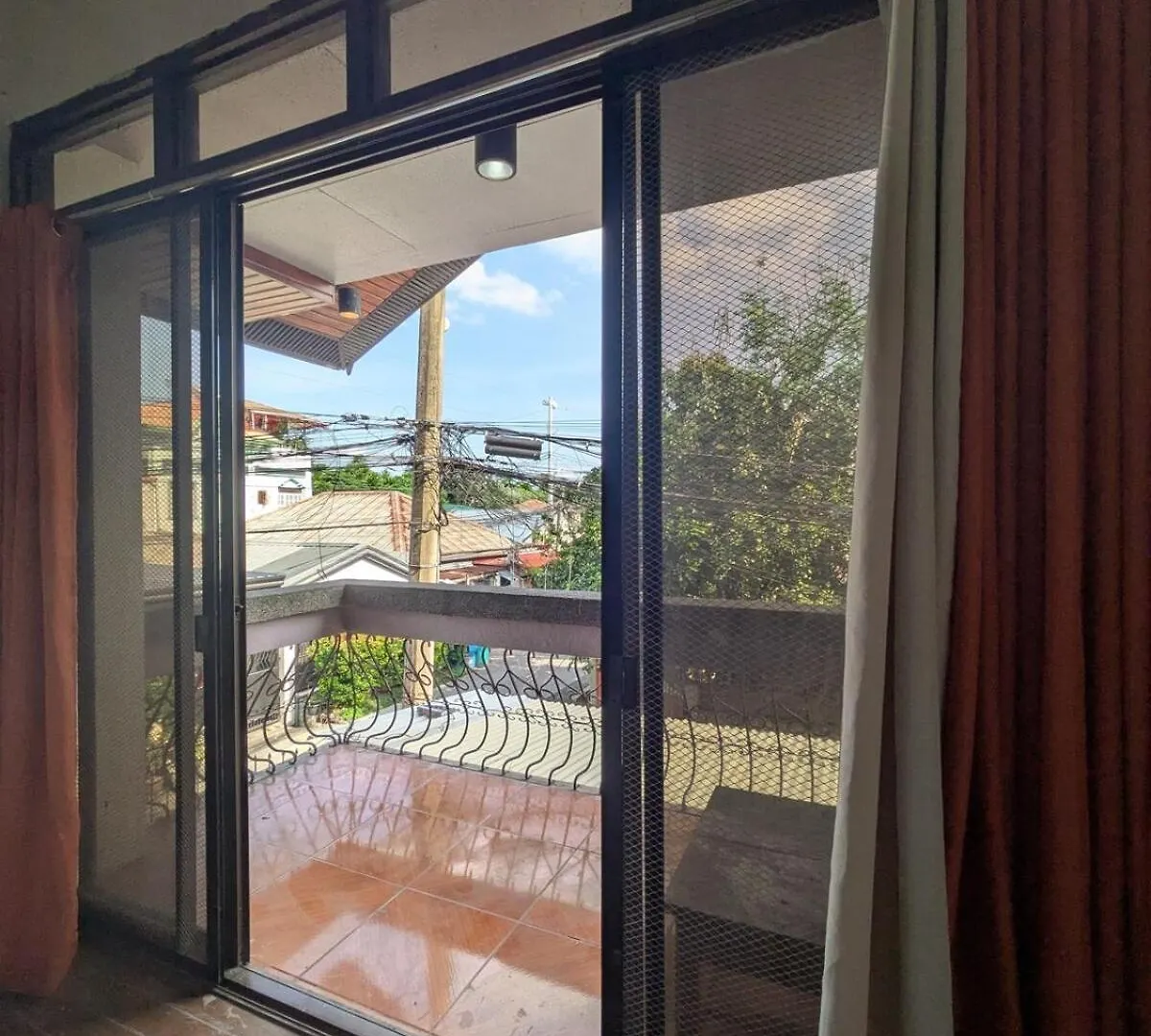 Spacious 3-Floor 6-Br Home, Pool, Bbq, Ktv, Wifi 펜션