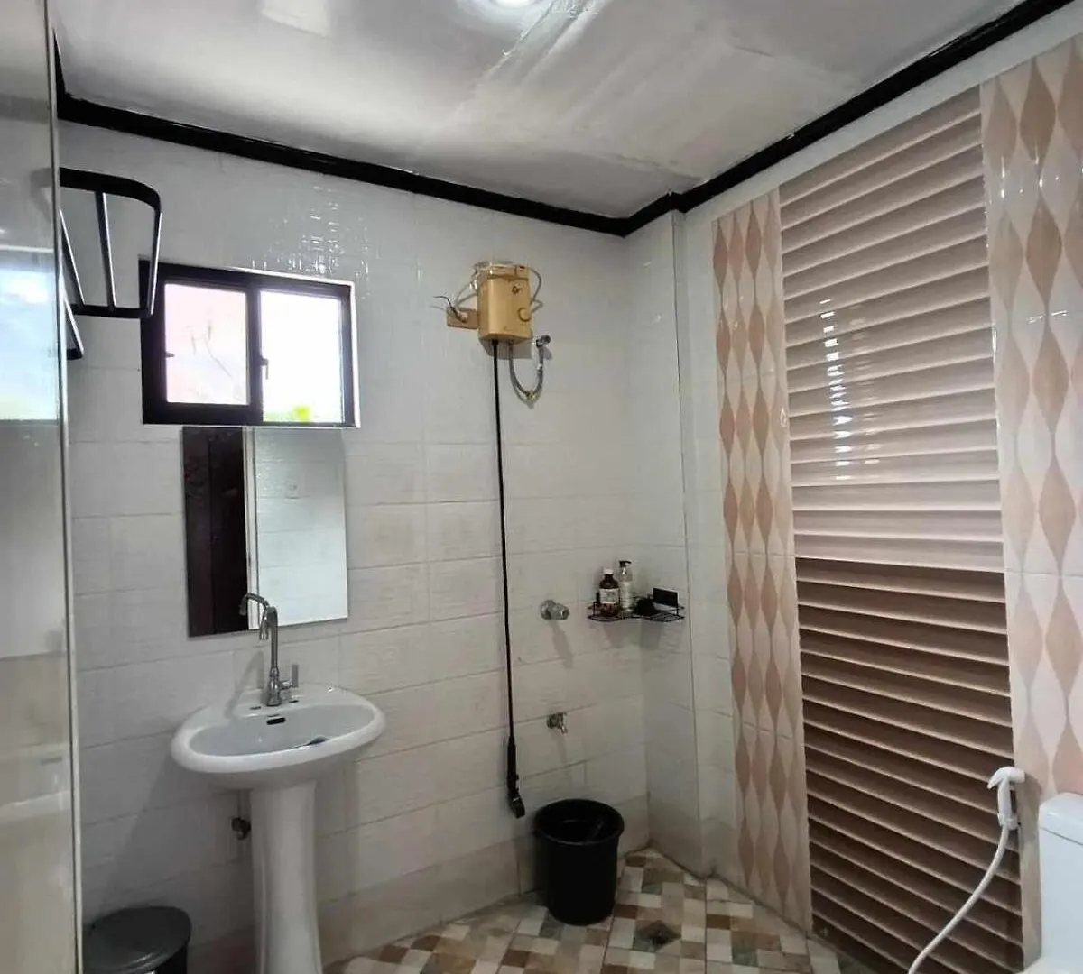 Spacious 3-Floor 6-Br Home, Pool, Bbq, Ktv, Wifi 0*, Davao City