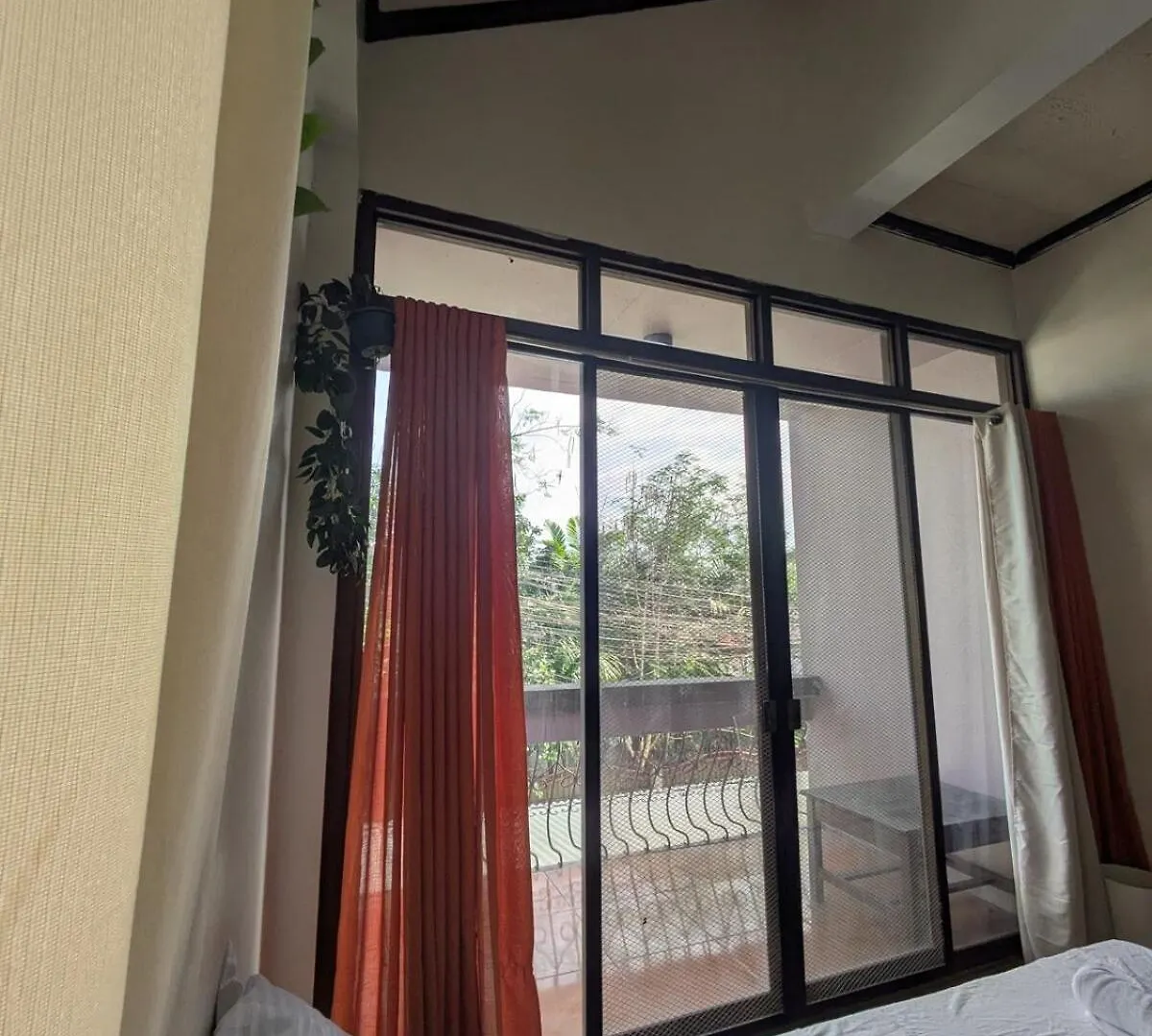 Spacious 3-Floor 6-Br Home, Pool, Bbq, Ktv, Wifi