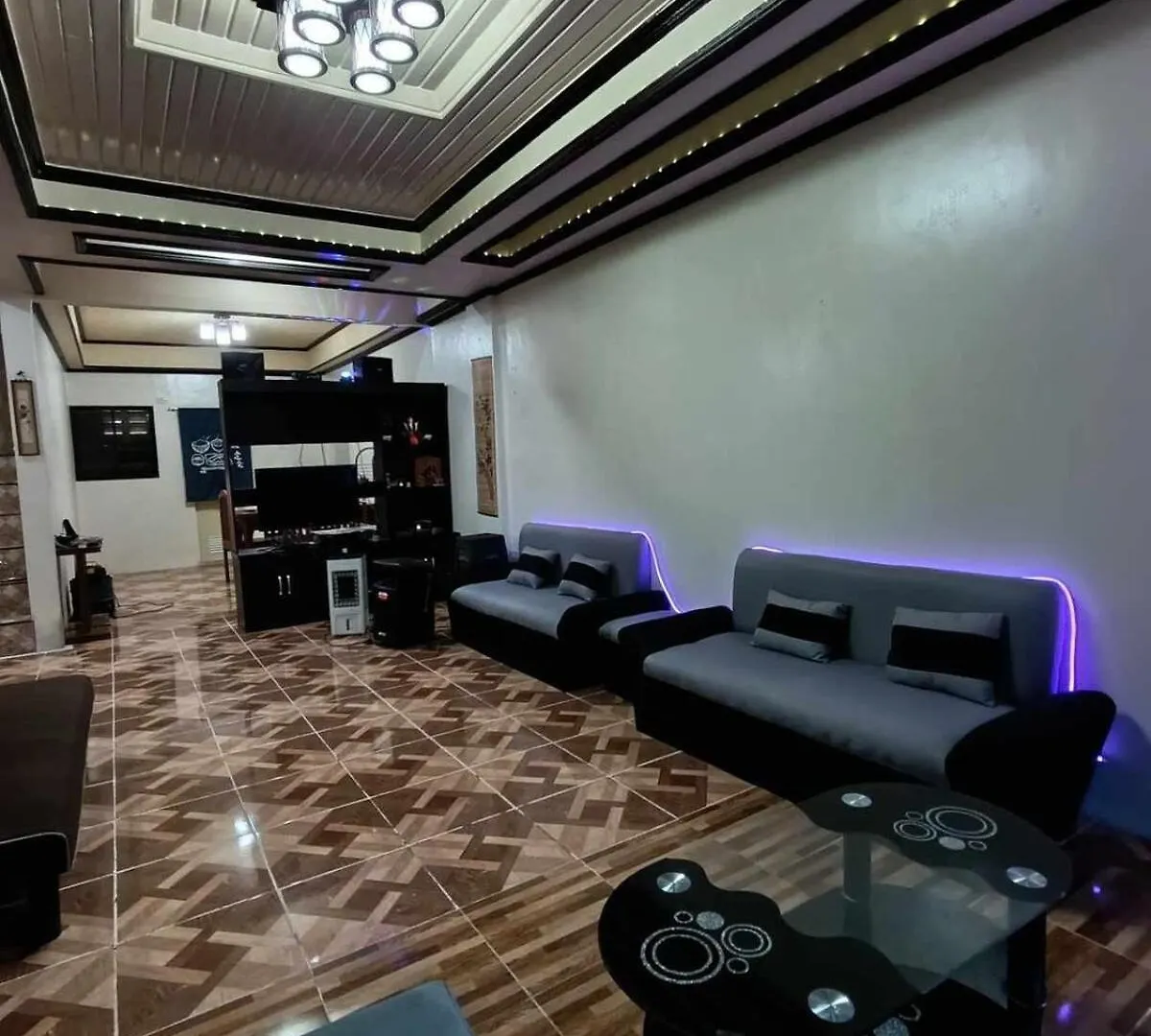 Spacious 3-Floor 6-Br Home, Pool, Bbq, Ktv, Wifi 필리핀