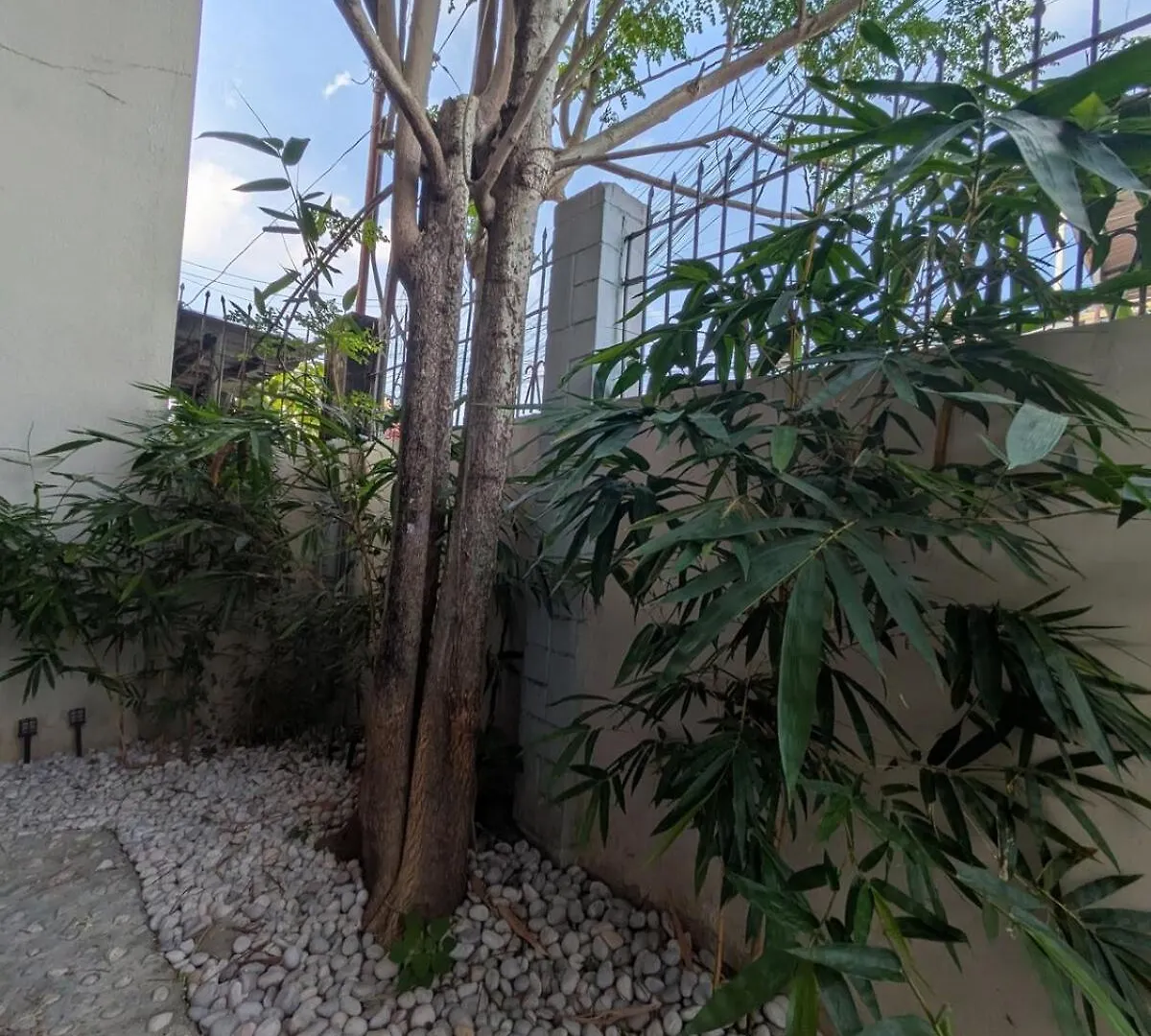 Spacious 3-Floor 6-Br Home, Pool, Bbq, Ktv, Wifi 0*, Davao City