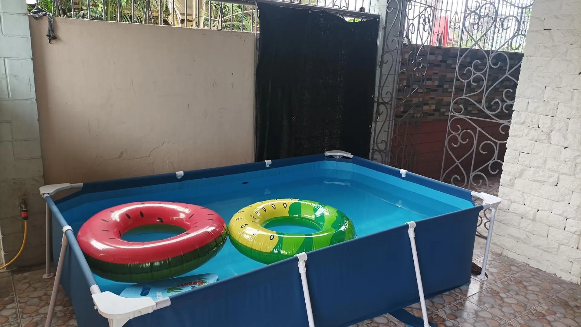 Spacious 3-Floor 6-Br Home, Pool, Bbq, Ktv, Wifi Davao City