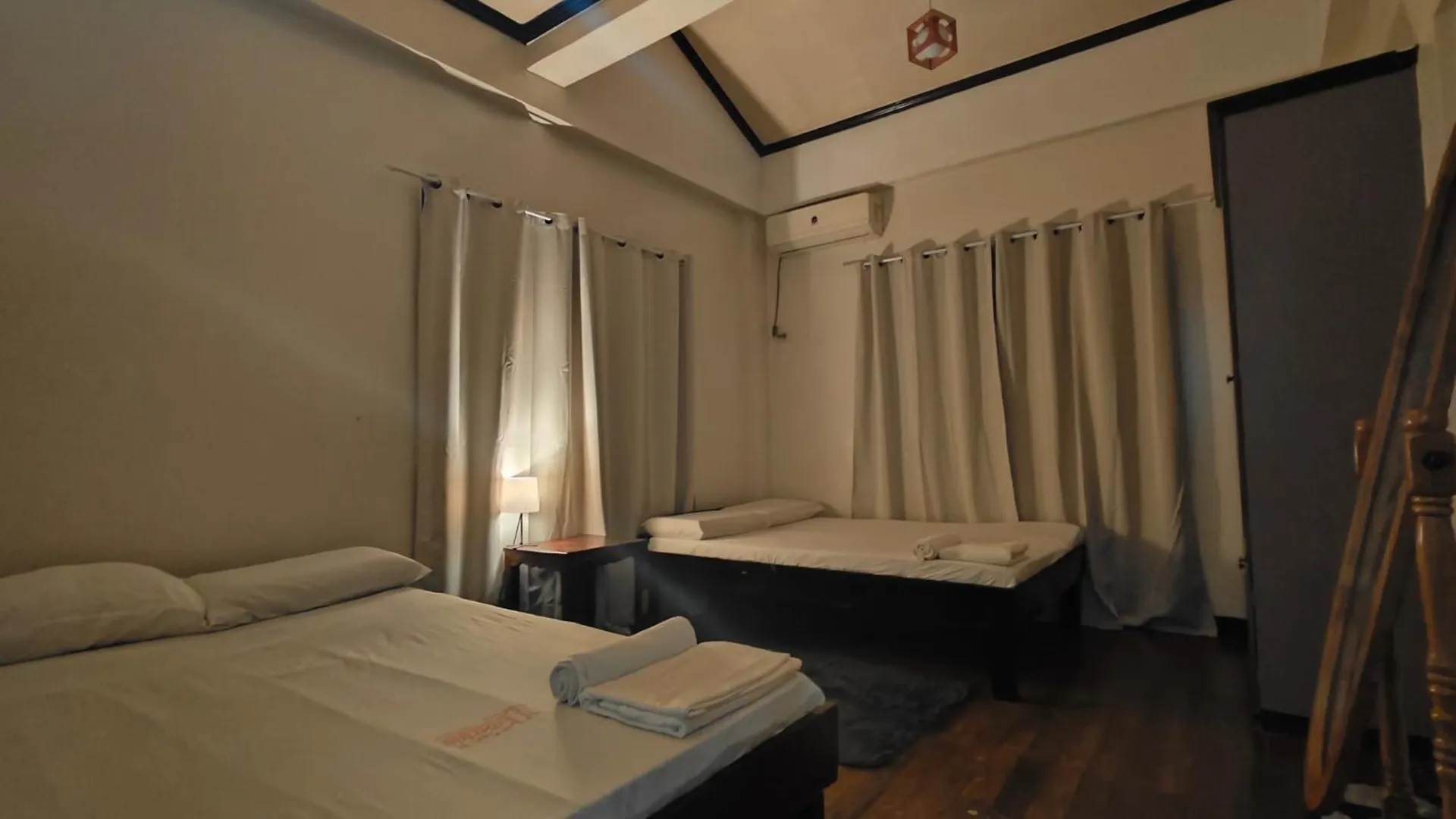 펜션 Spacious 3-Floor 6-Br Home, Pool, Bbq, Ktv, Wifi