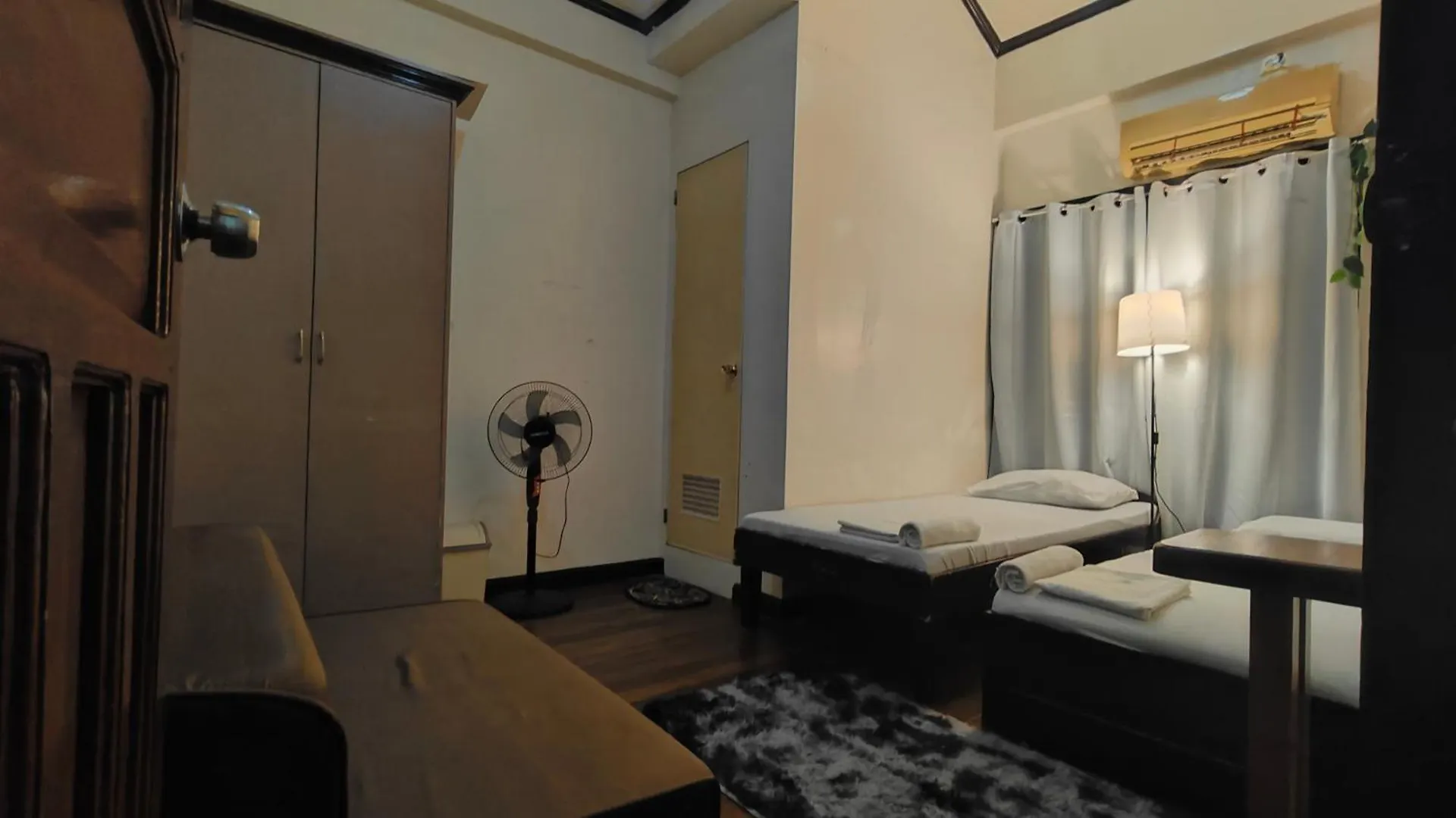 Spacious 3-Floor 6-Br Home, Pool, Bbq, Ktv, Wifi 0*, Davao City 필리핀